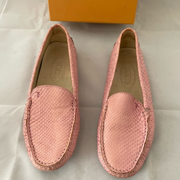 Tod's Driving Loafers Pink Snakeskin Luxury Shoes. Scuffed toes easy paint fix - Picture 3 of 9